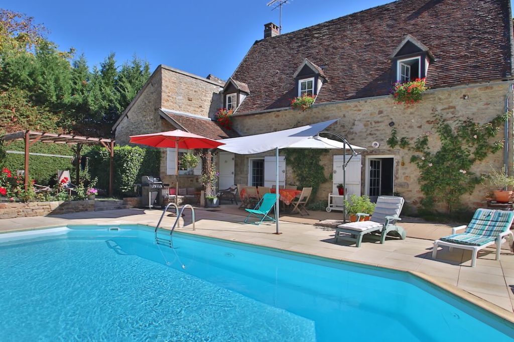 Sold – Stone house with pool