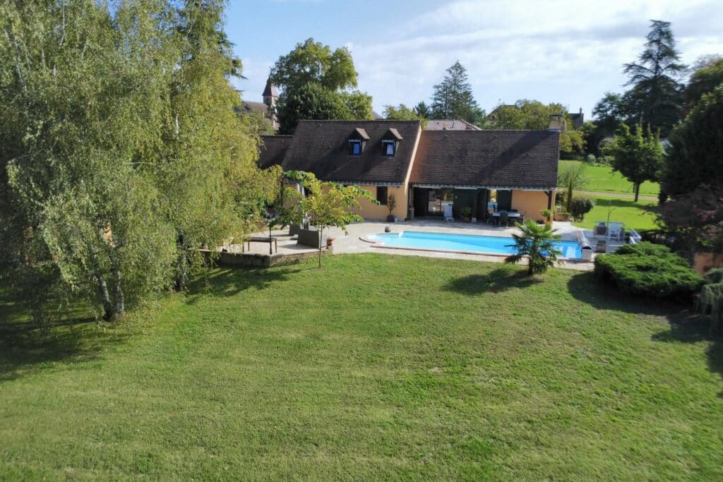 Villa avec piscine et parc